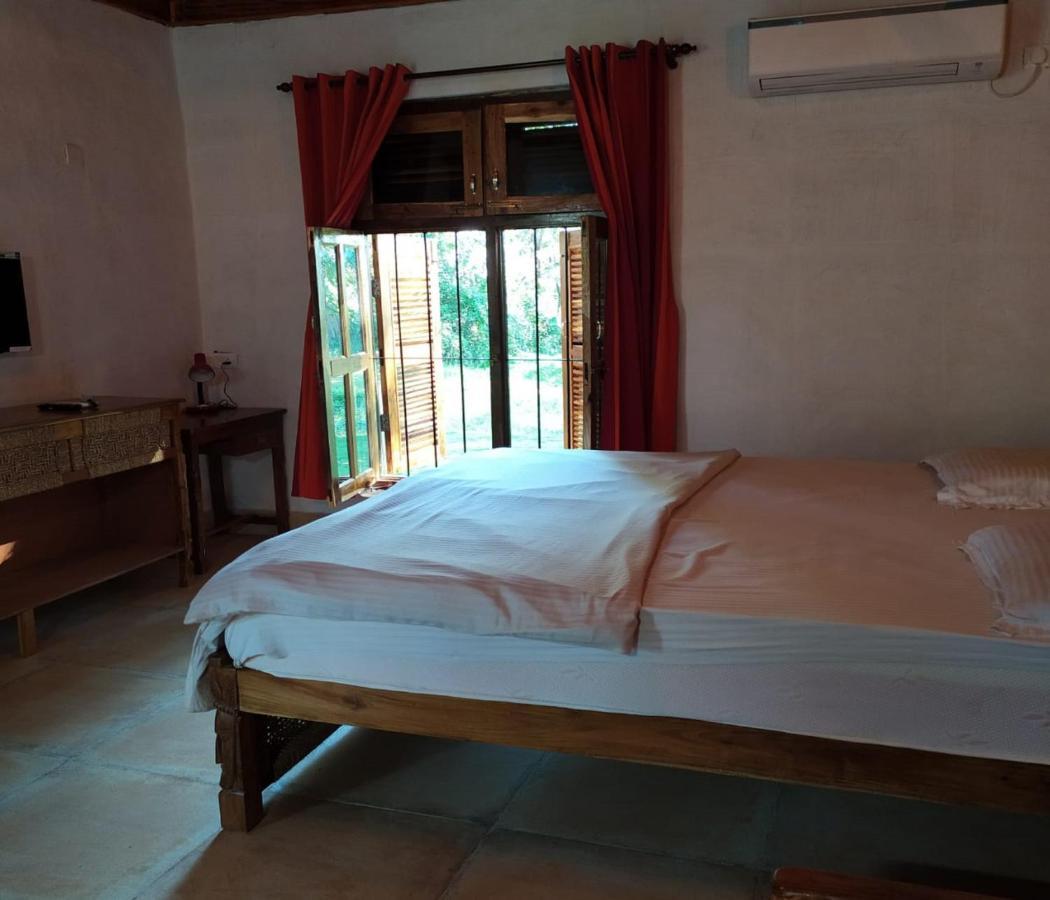 Raktokorobi Karu Gram Hotell Sri Niketan Exteriör bild
