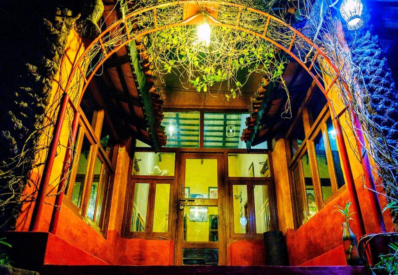 Raktokorobi Karu Gram Hotell Sri Niketan Exteriör bild