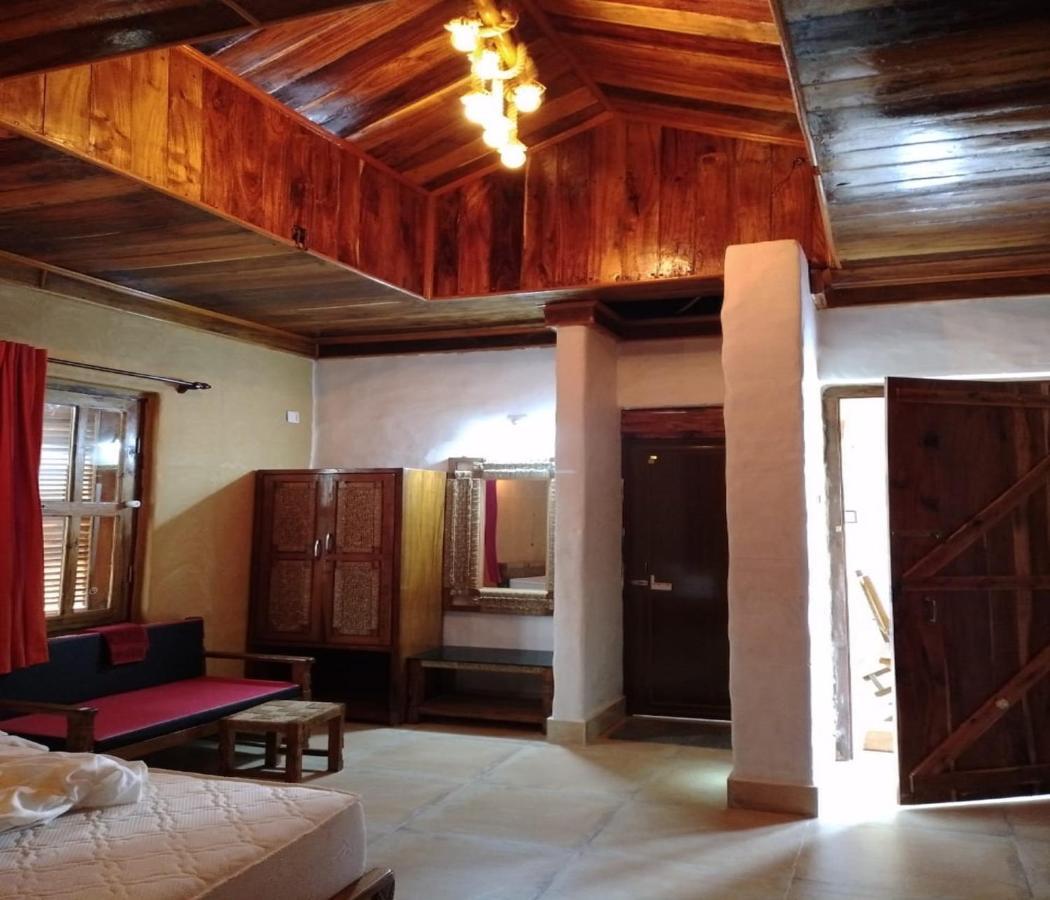 Raktokorobi Karu Gram Hotell Sri Niketan Exteriör bild