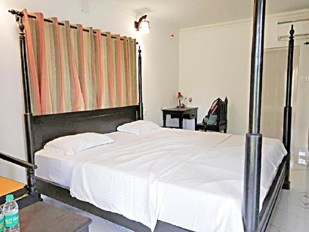 Raktokorobi Karu Gram Hotell Sri Niketan Exteriör bild