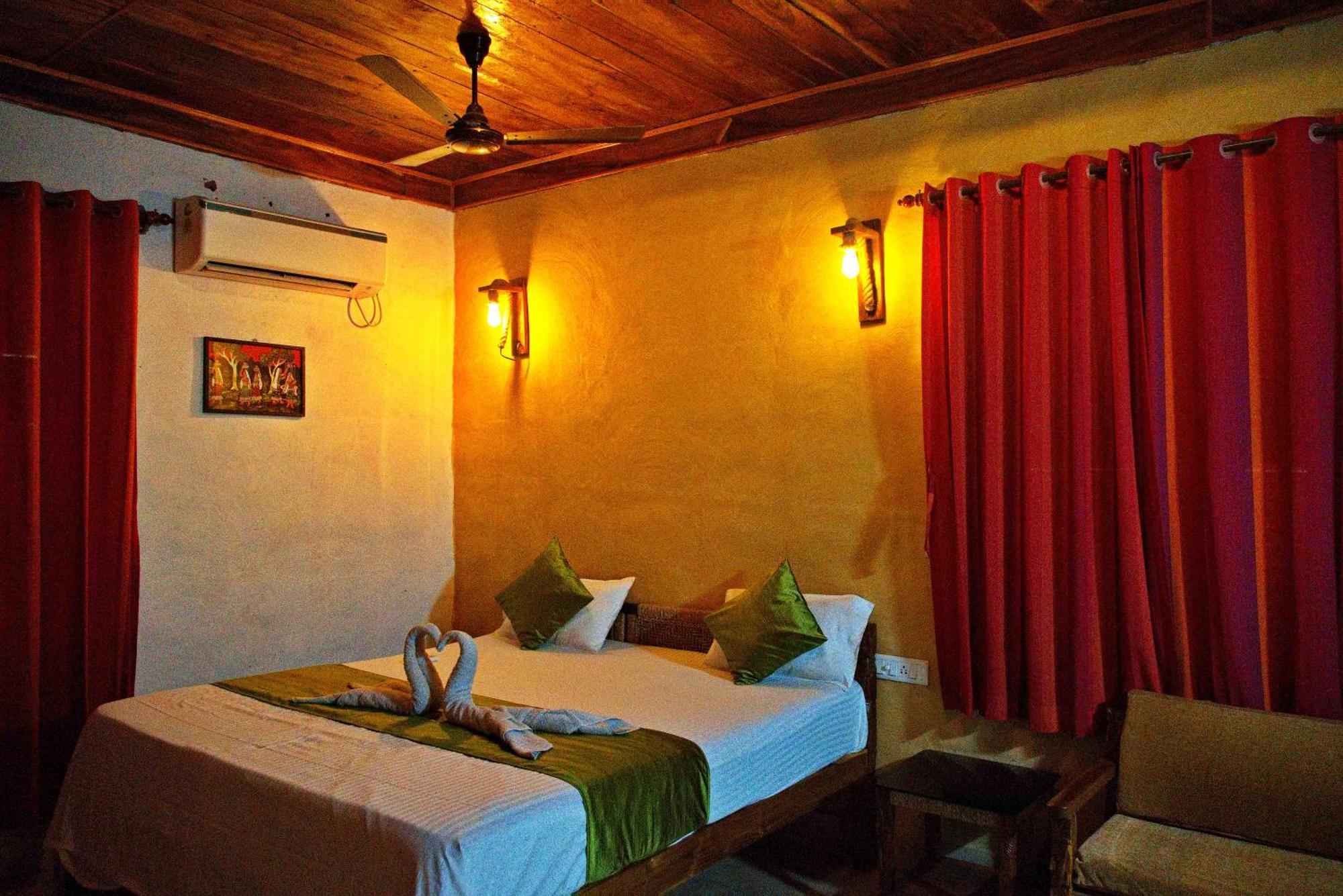 Raktokorobi Karu Gram Hotell Sri Niketan Exteriör bild