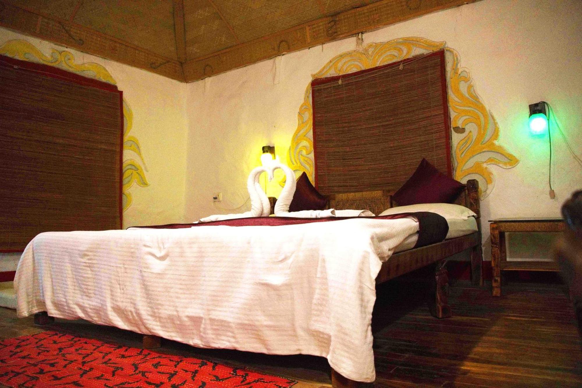 Raktokorobi Karu Gram Hotell Sri Niketan Exteriör bild