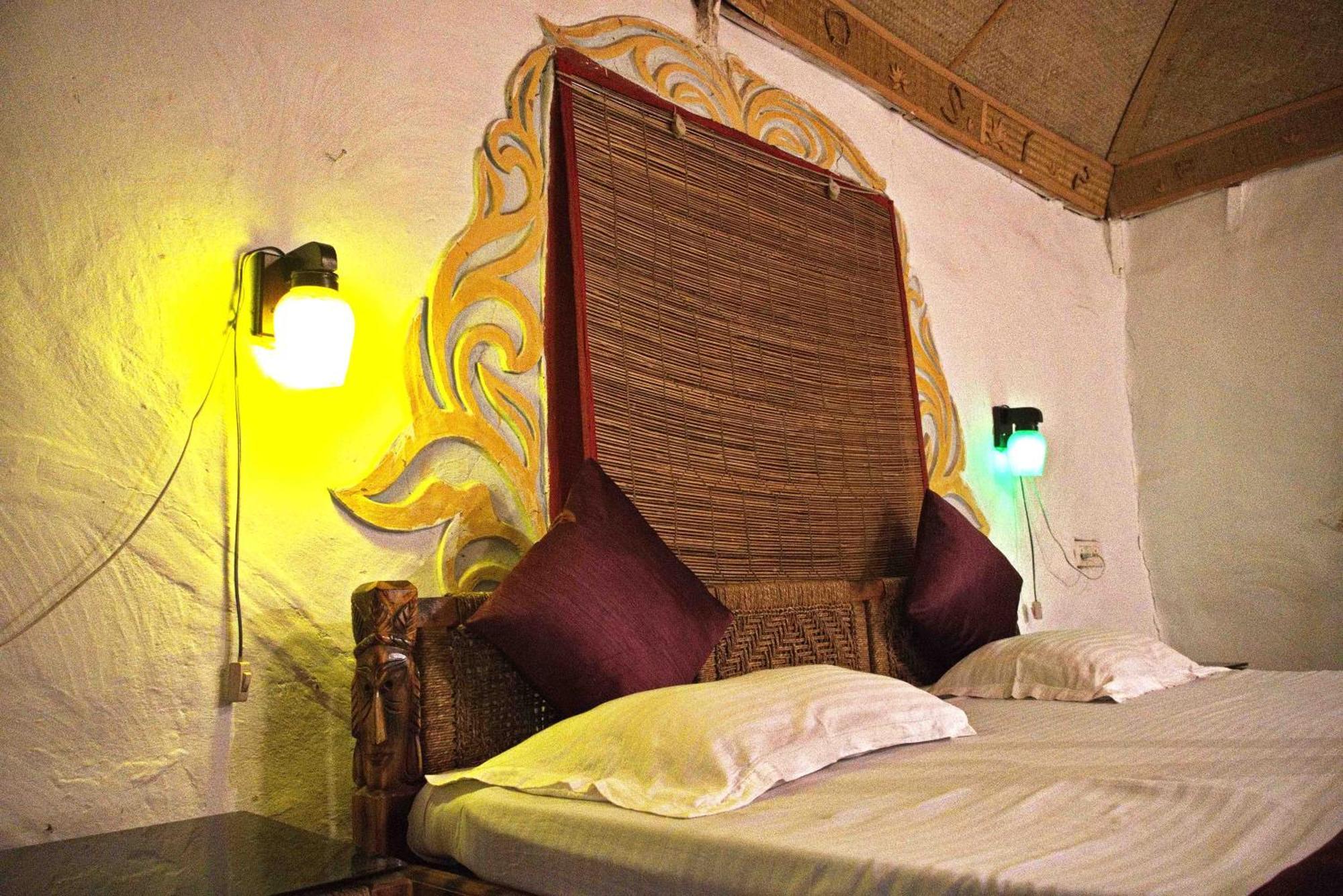 Raktokorobi Karu Gram Hotell Sri Niketan Exteriör bild