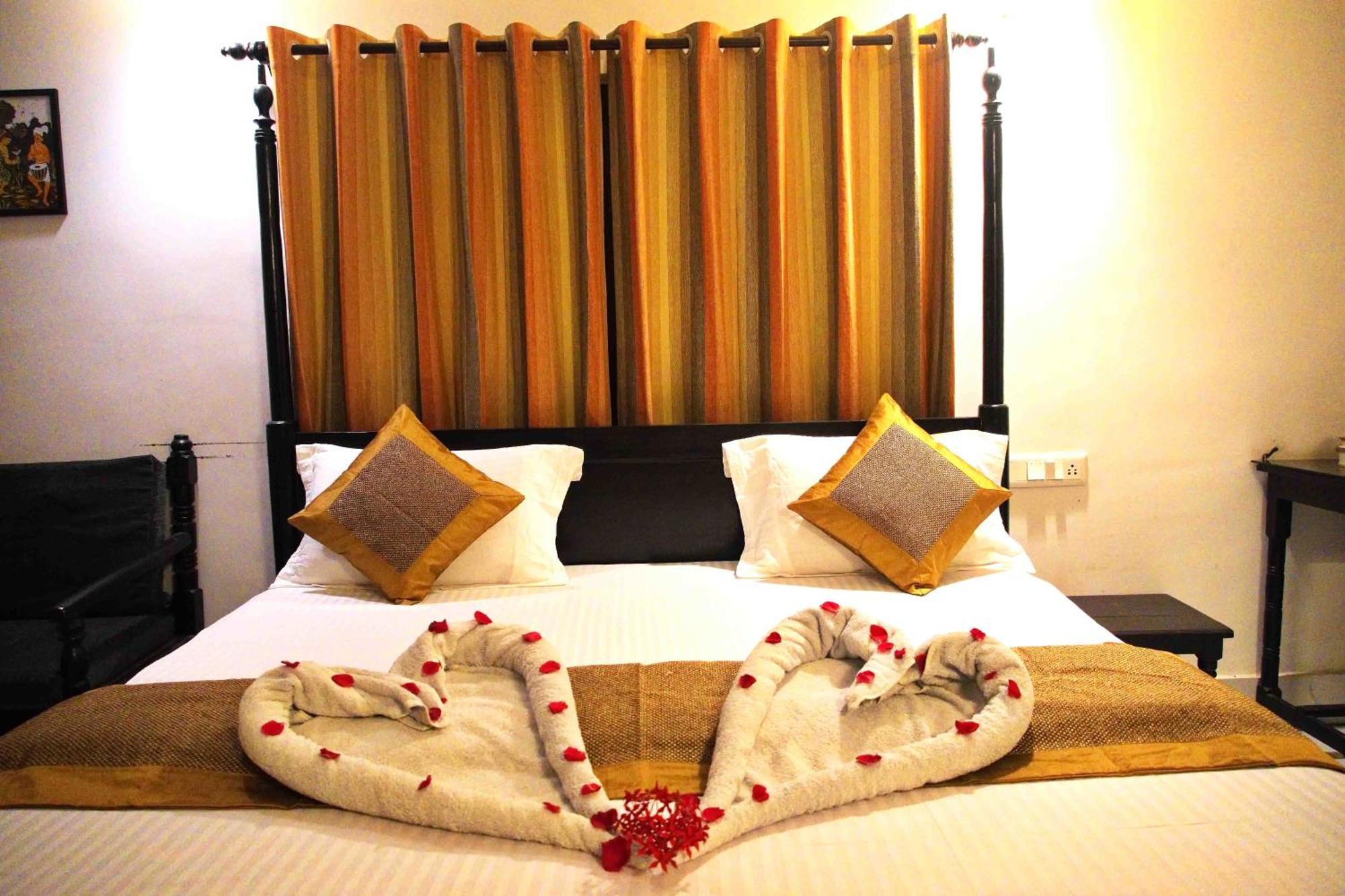 Raktokorobi Karu Gram Hotell Sri Niketan Exteriör bild